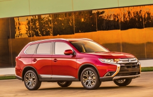 Mitsubishi Outlander 2016 HD Wallpaper