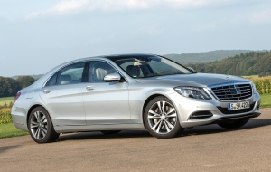 Mercedes-Benz S550e 2015 Background