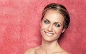 Amber Valletta Wallpaper