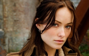 Olivia Cooke Background