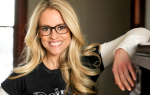 Nicole Curtis Wallpaper