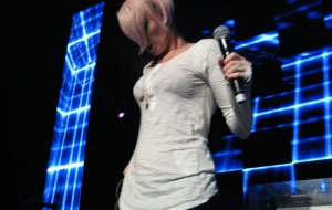 Emma Hewitt HD Wallpaper