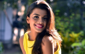 Ashna Zaveri Widescreen