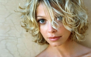 Amanda Detmer Wallpaper